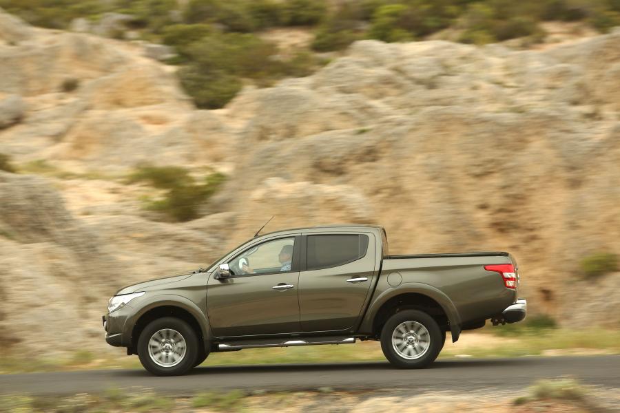  Mitsubishi L200 Double Cab 2015 года  (фото 7 из 29)